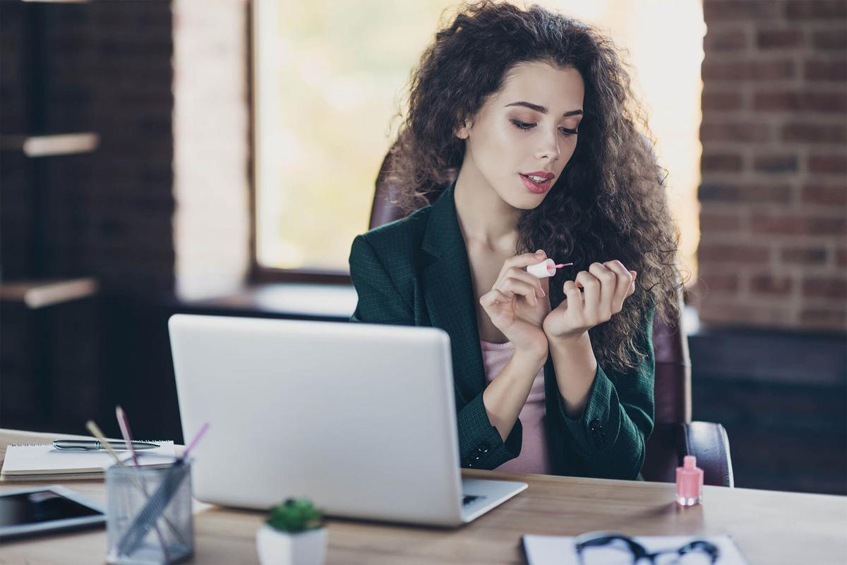 Connect with Clients Through Your Virtual Nail Salon