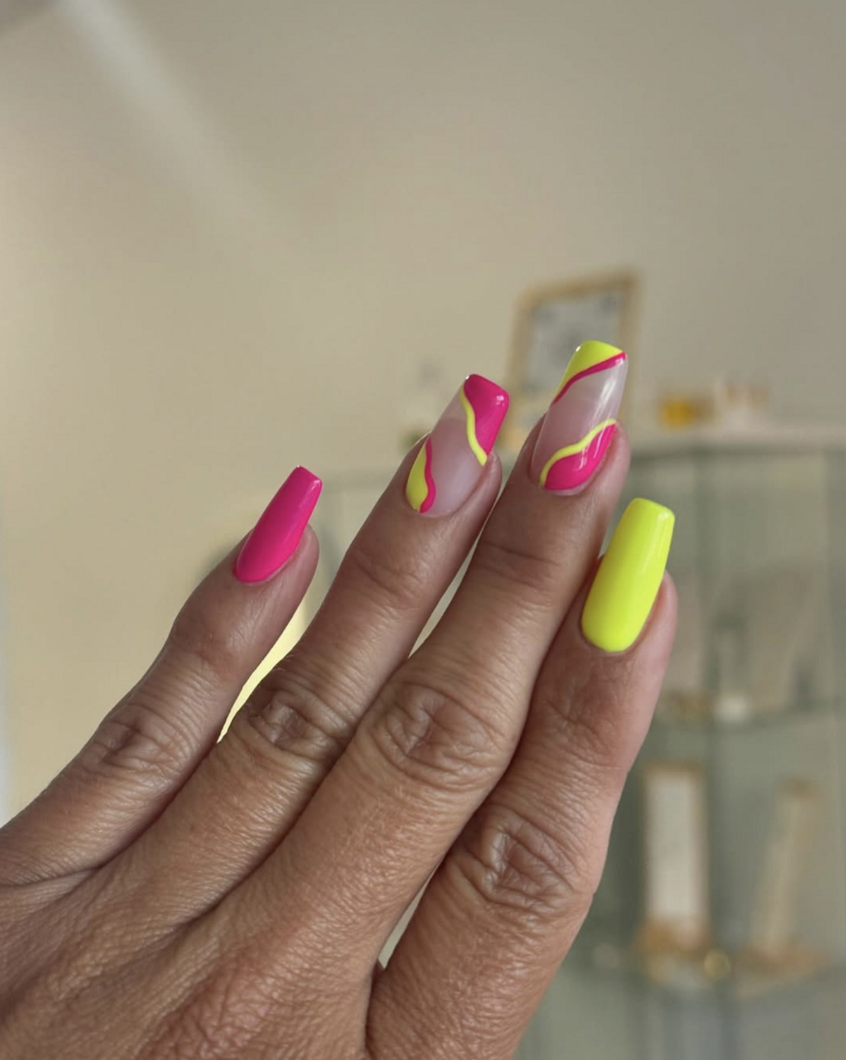 nailsandwine.png