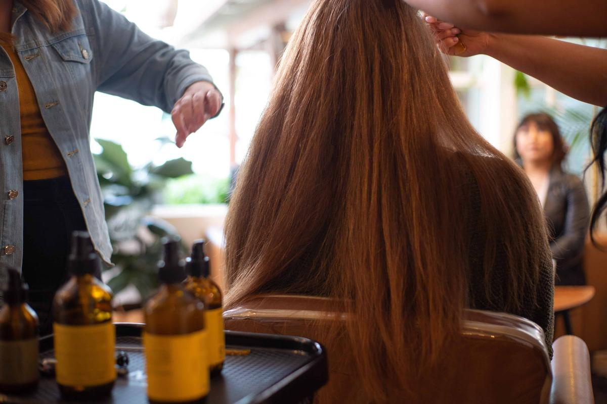 20+ Best Hairstylist Podcasts to Level Up Your Salon in 2026