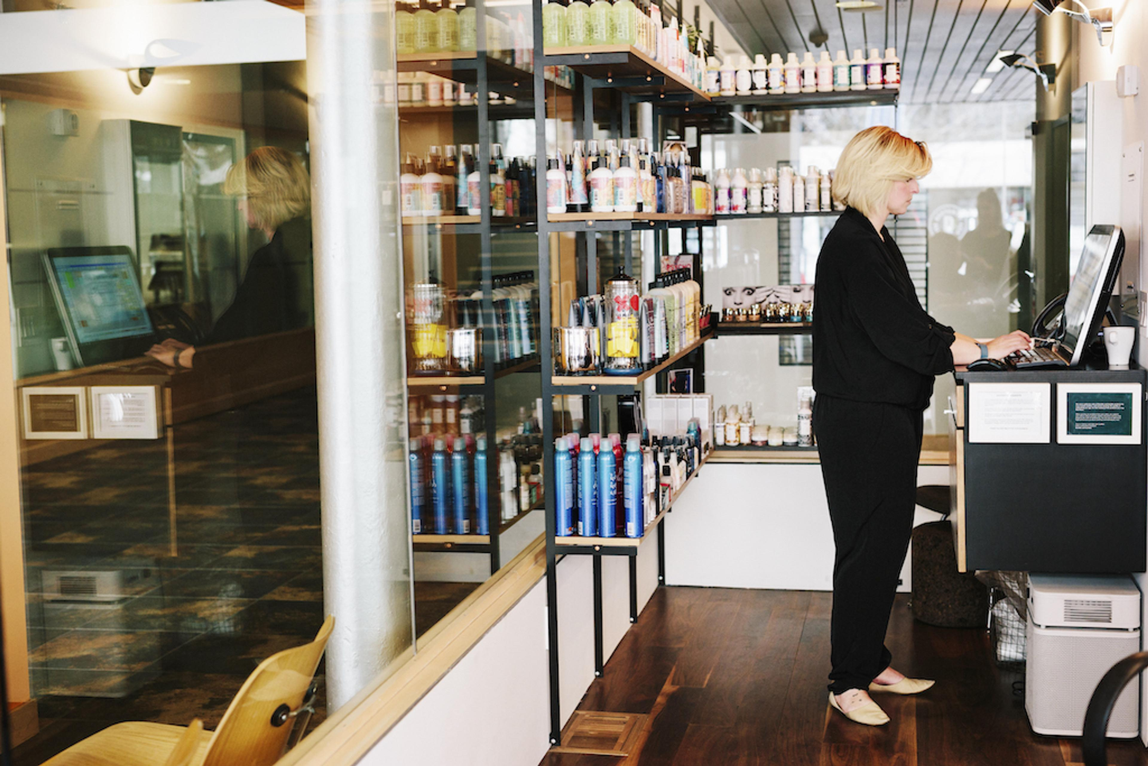 Salon Retail Strategy Guide: 6 Proven Ways to Boost Product Sales in 2026