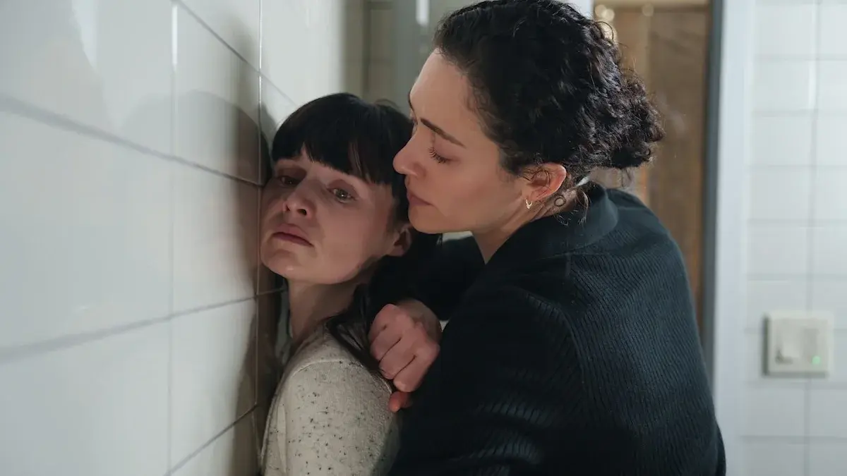 Lola Petticrew and Emmy Rossum in 