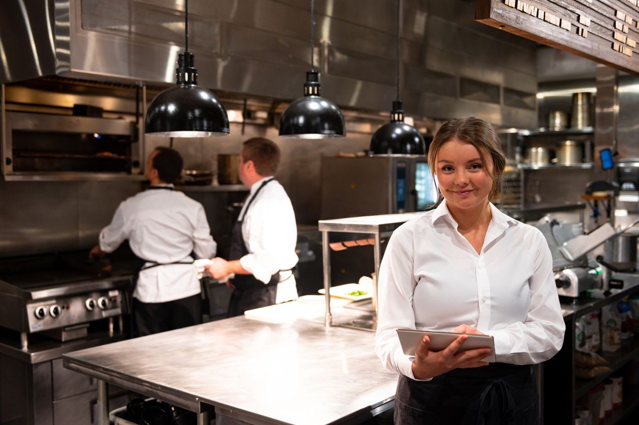 Restaurant worker searches for better job benefits