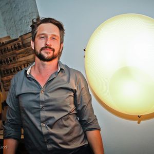 Marko Brajovic e a luminárias Luna