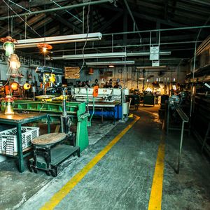 Ambiente da fábrica preparado para a festa