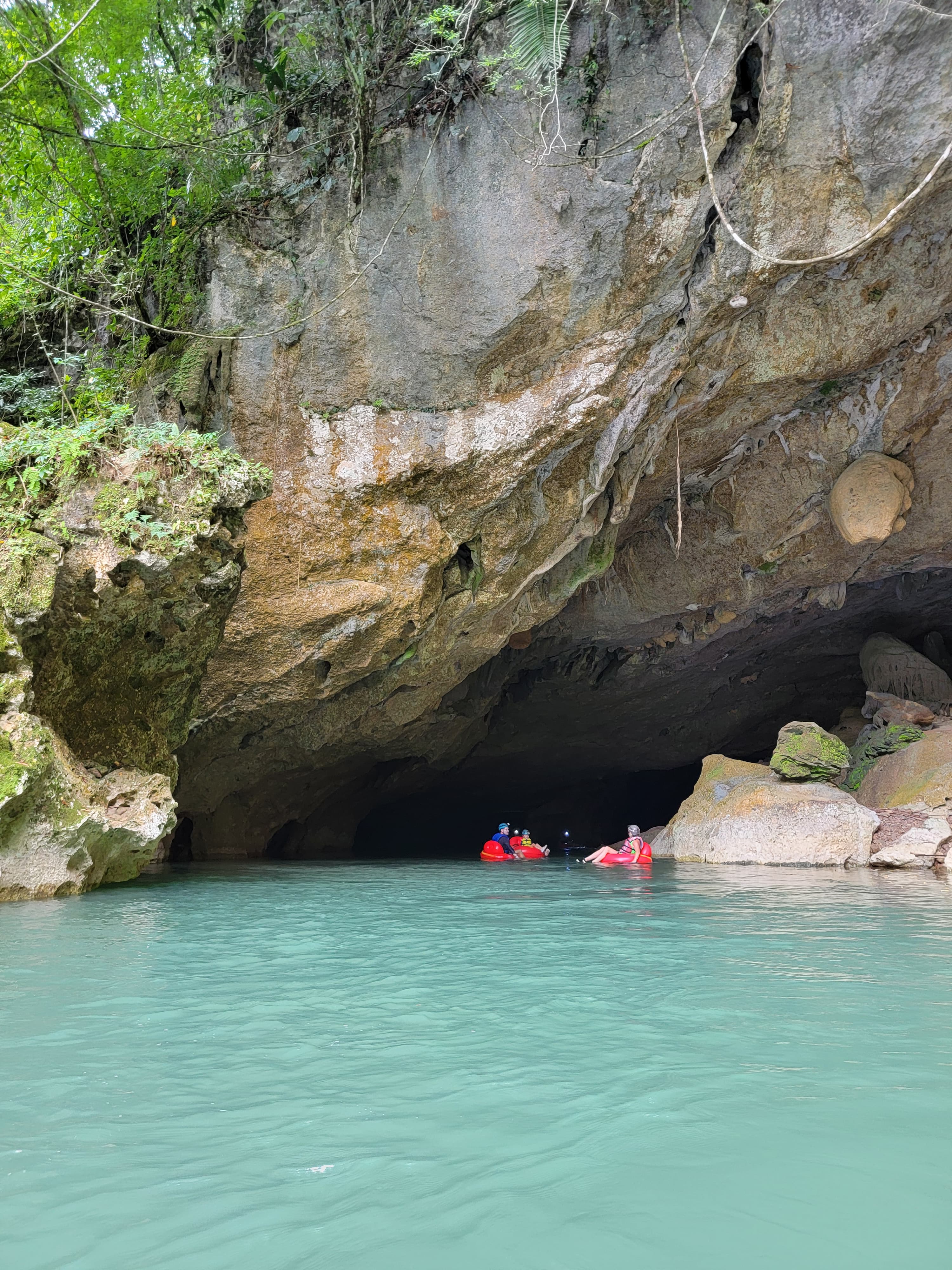 7 mile cave tubing in Belize