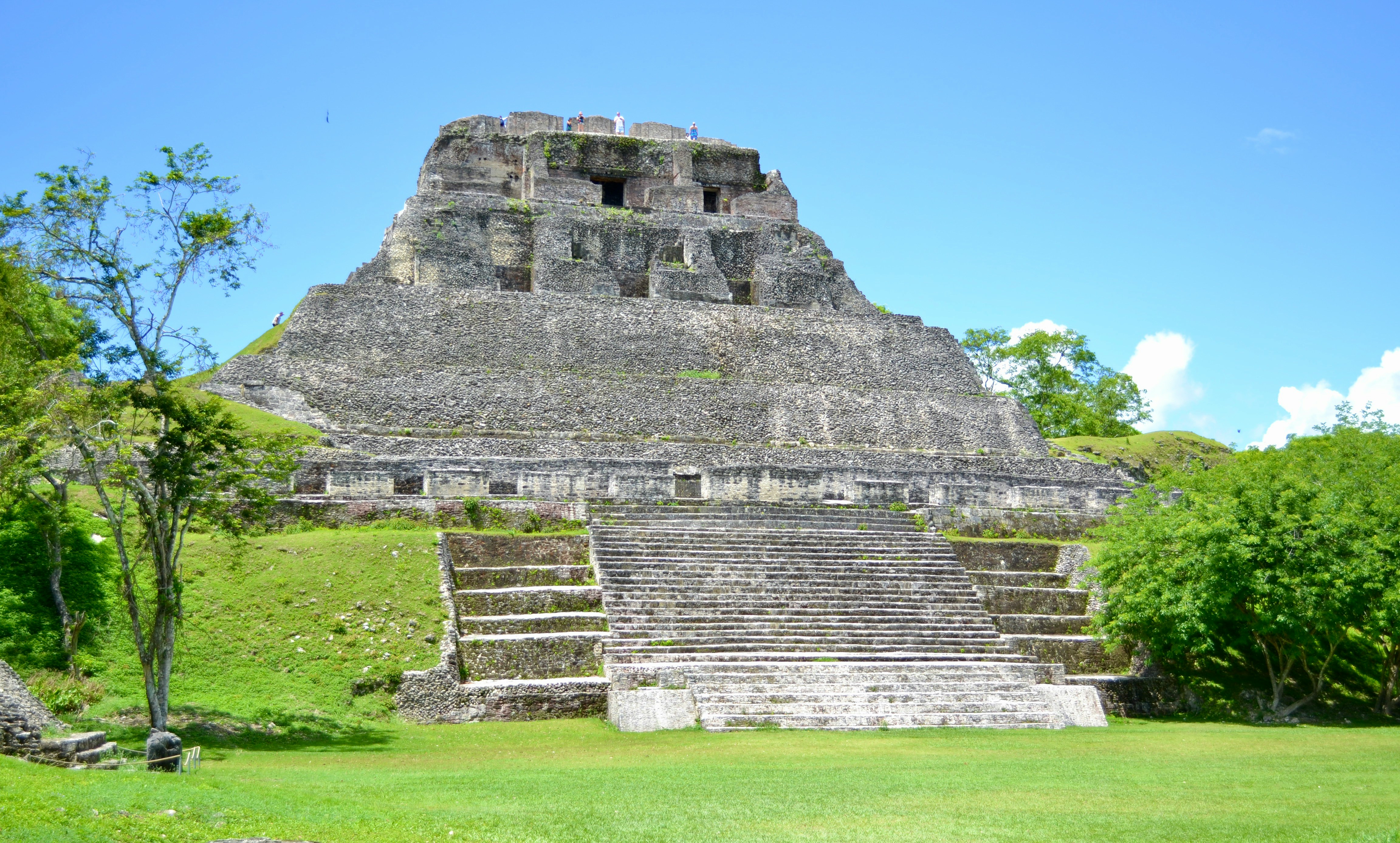 Visit Xunantunich maya ruins in Belize