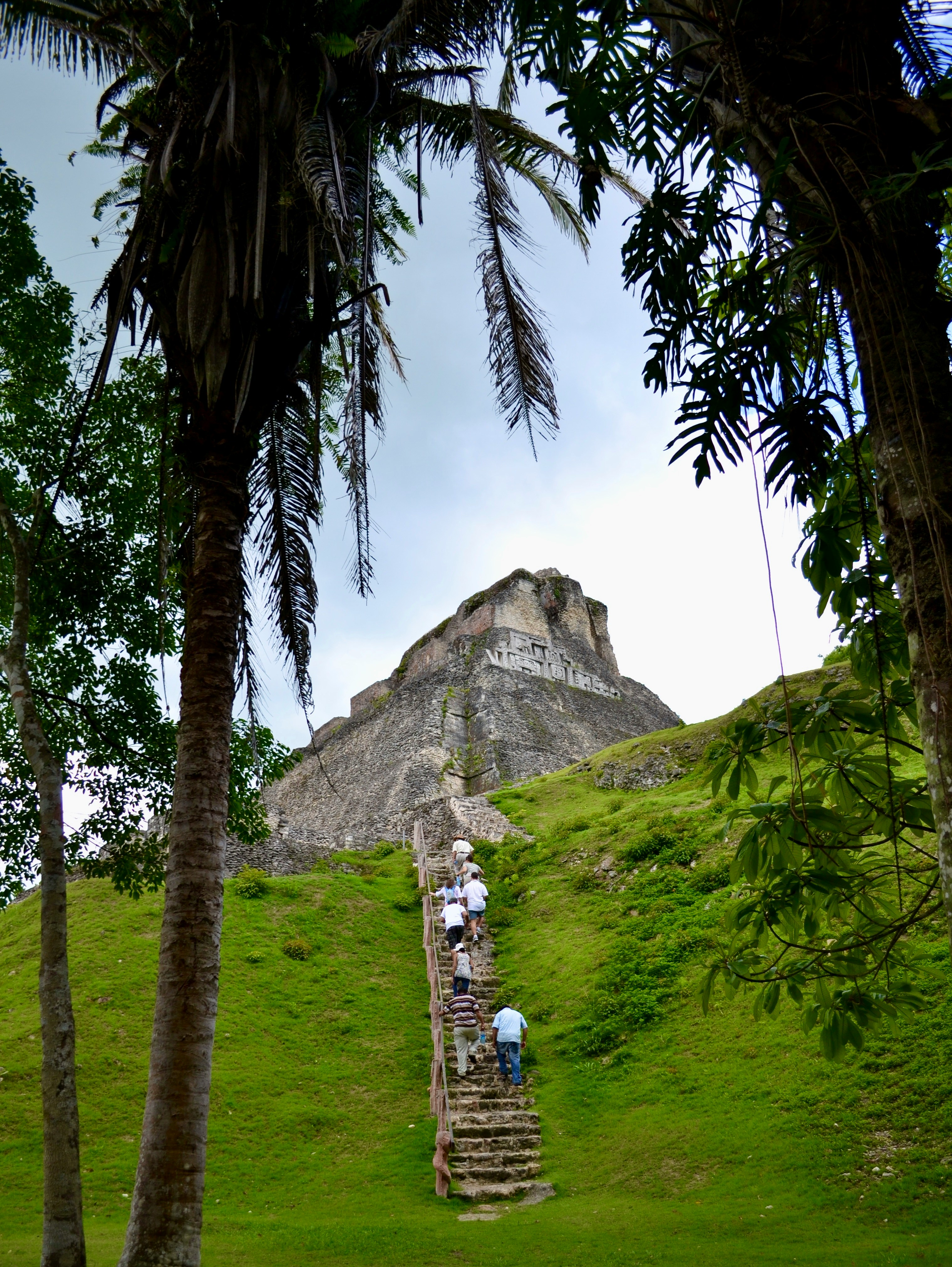 Visit Xunantunich maya ruins in Belize