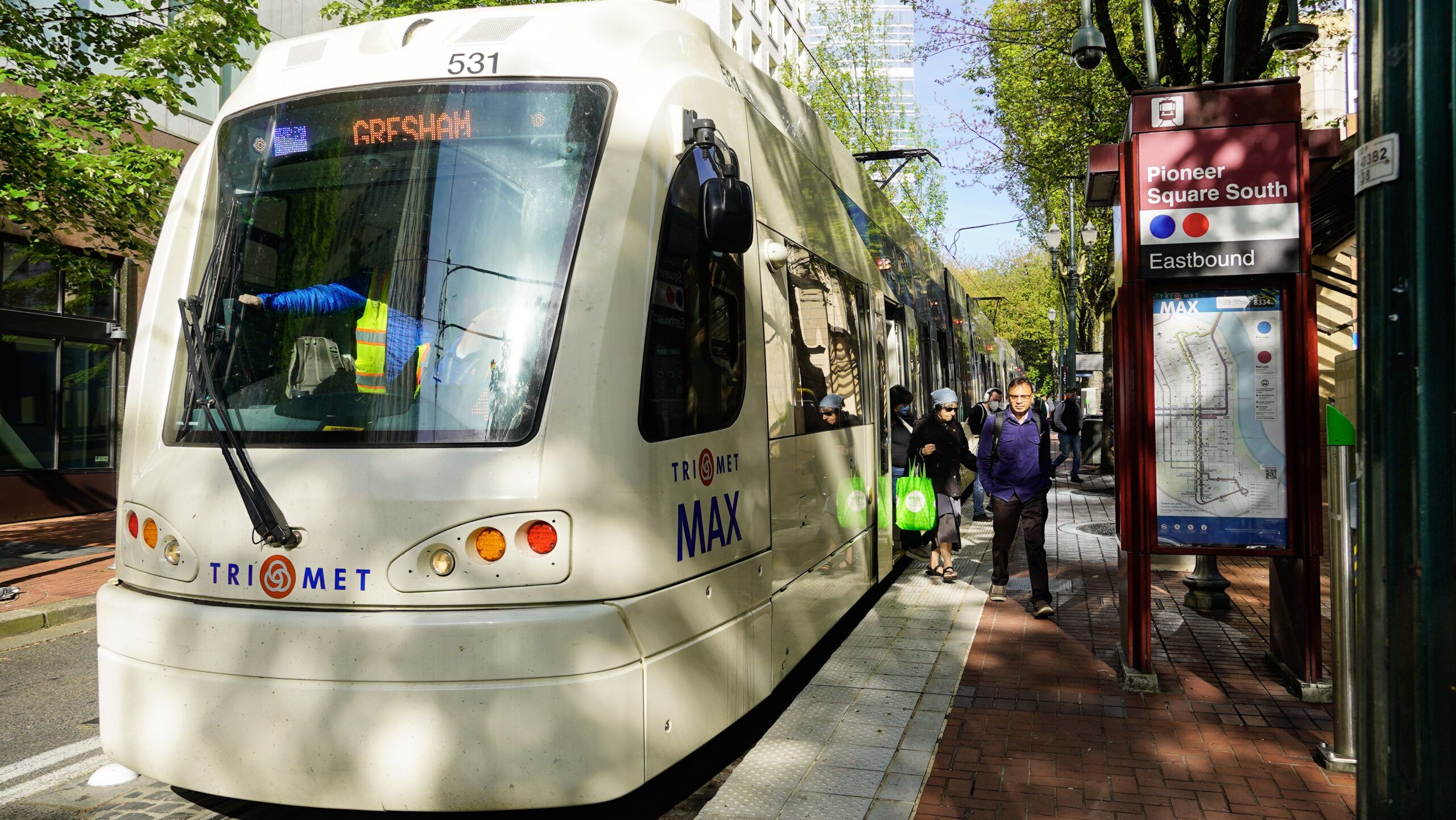 MAX Blue Line with riders at Pioneer Square