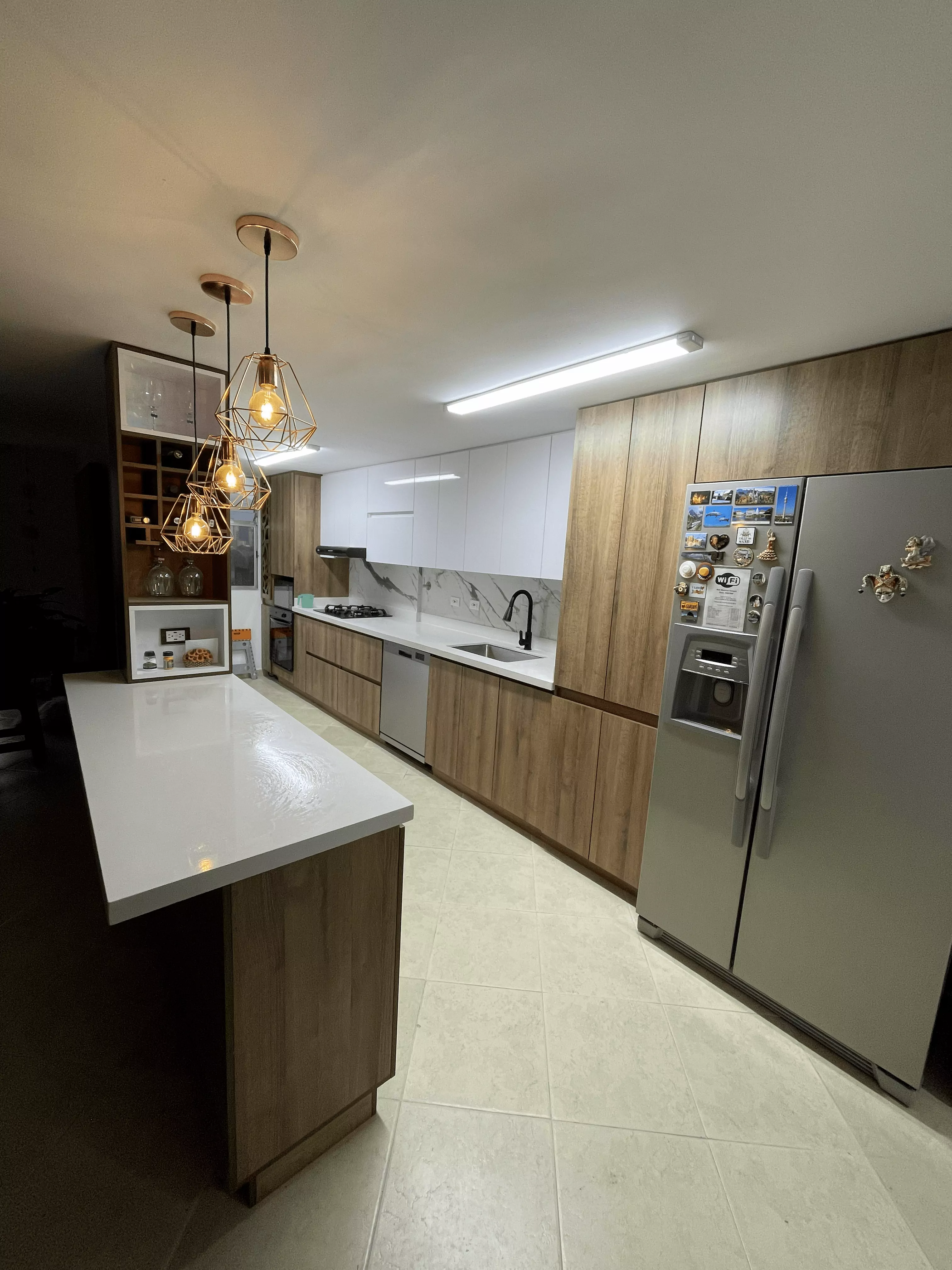 Cocina Lineal con isla en Altos del Poblado - Imagen 2