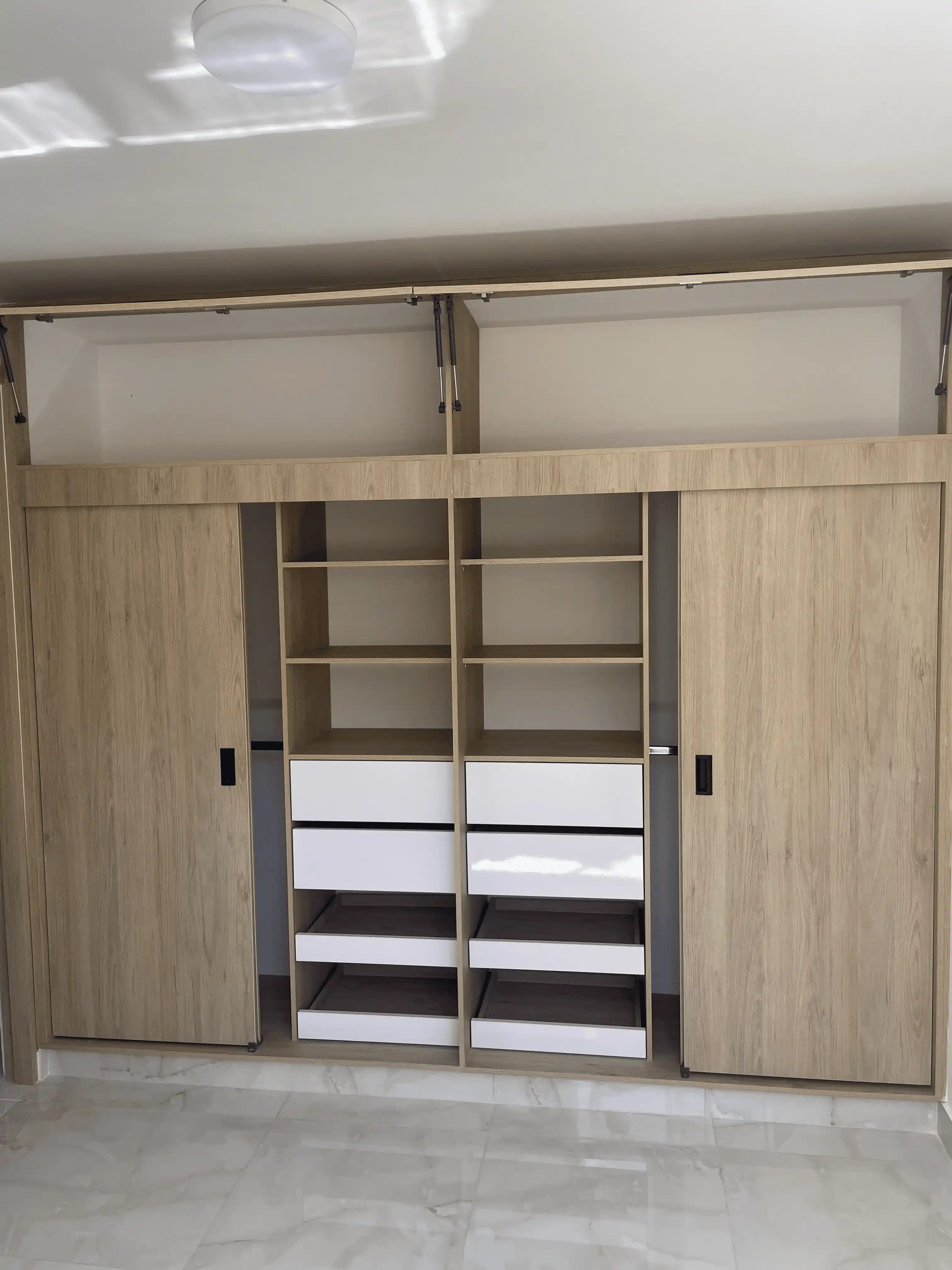 Materialización de cocina con Hygloss blanco 10 - Comfort Design Medellín