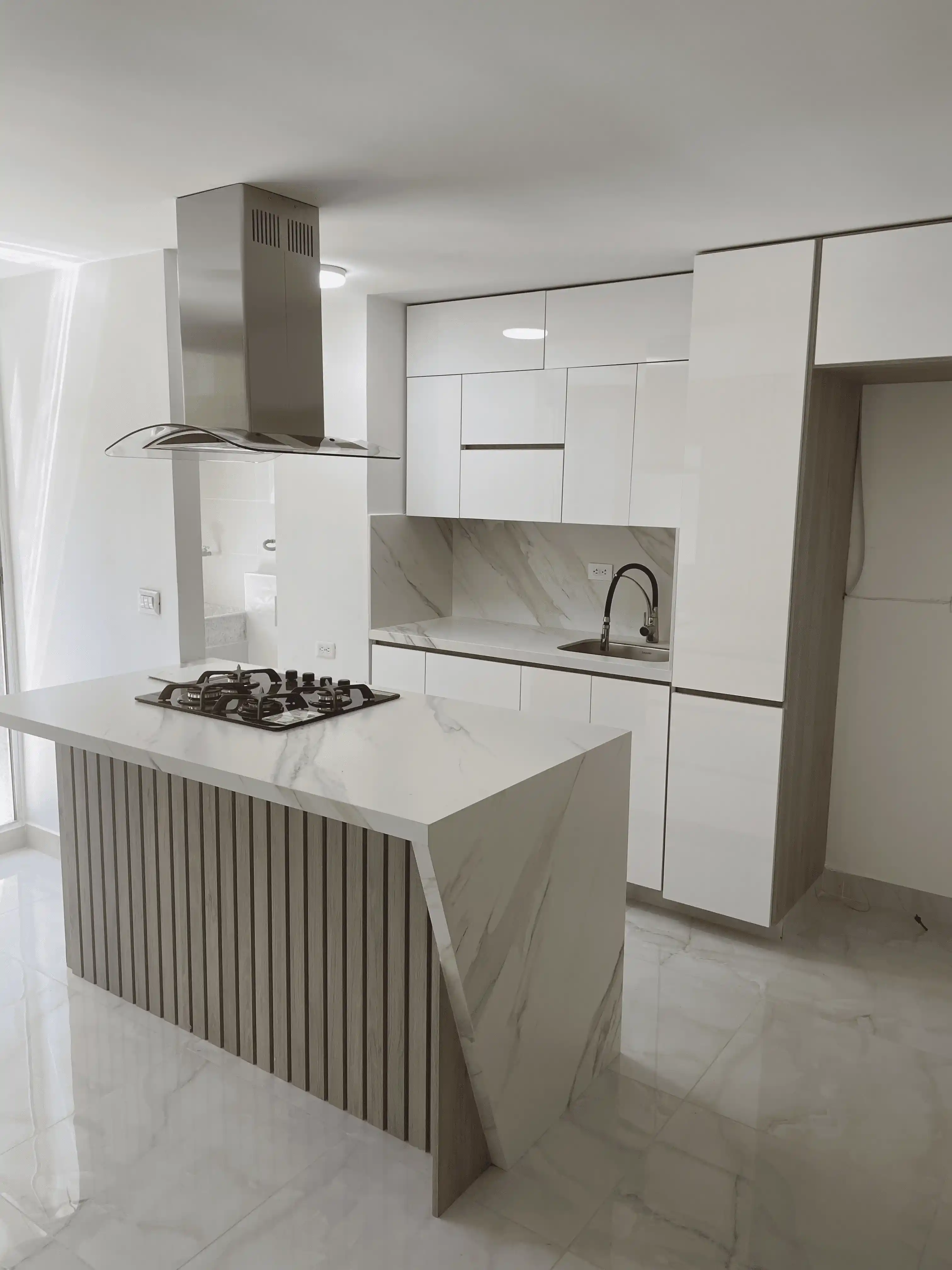 Materialización de cocina con Hygloss blanco 5 - Comfort Design Medellín