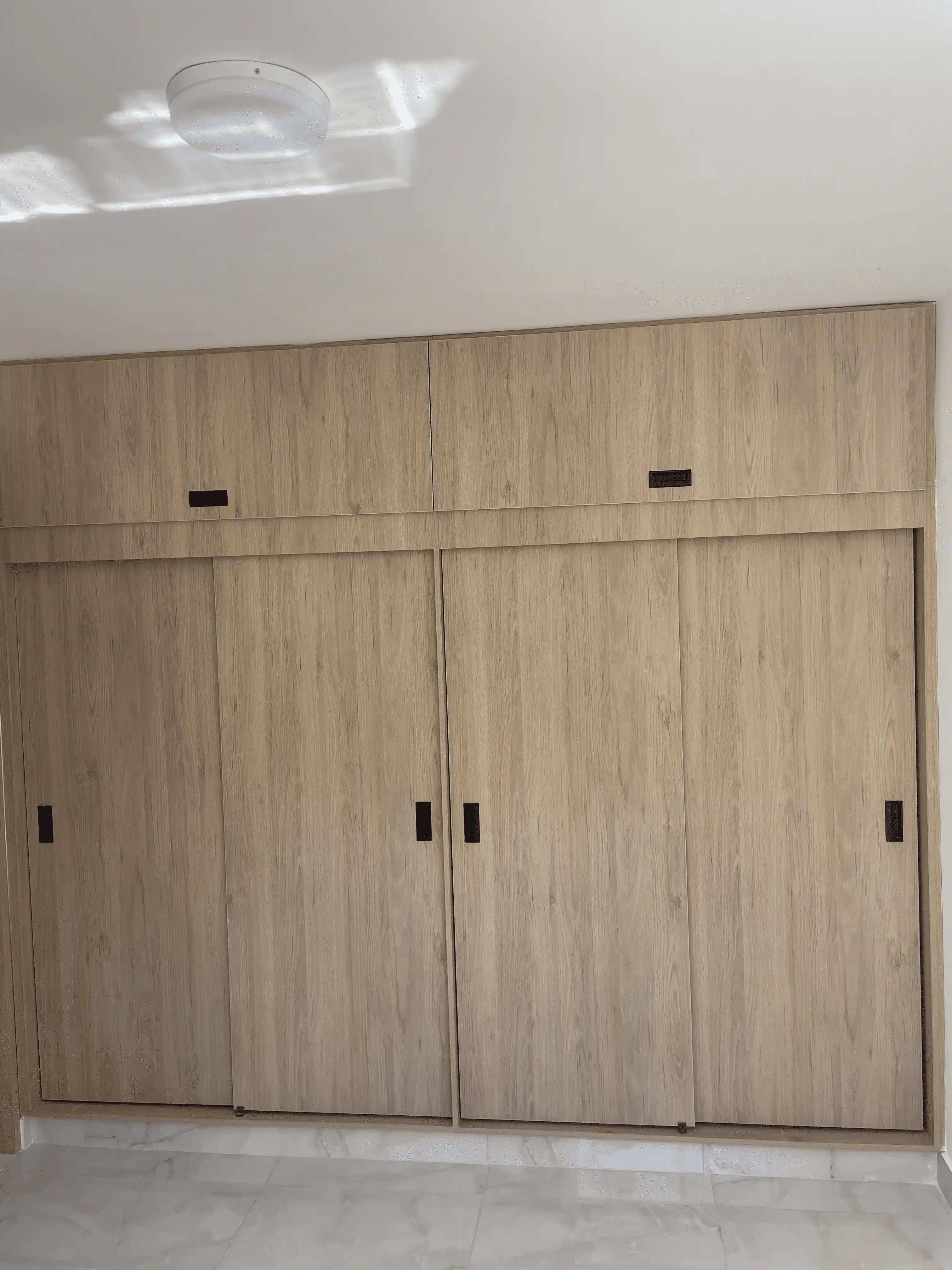 Materialización de cocina con Hygloss blanco 3 - Comfort Design Medellín