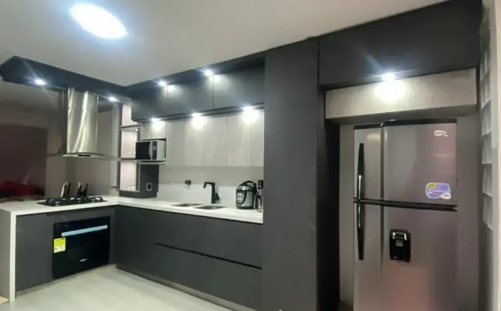 Cocina moderna en L estilo Americana - Imagen principal