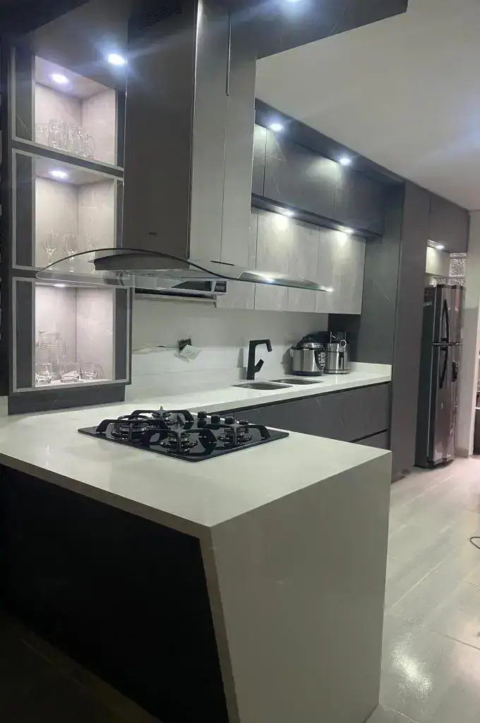 Cocina moderna en L estilo Americana - Imagen 3