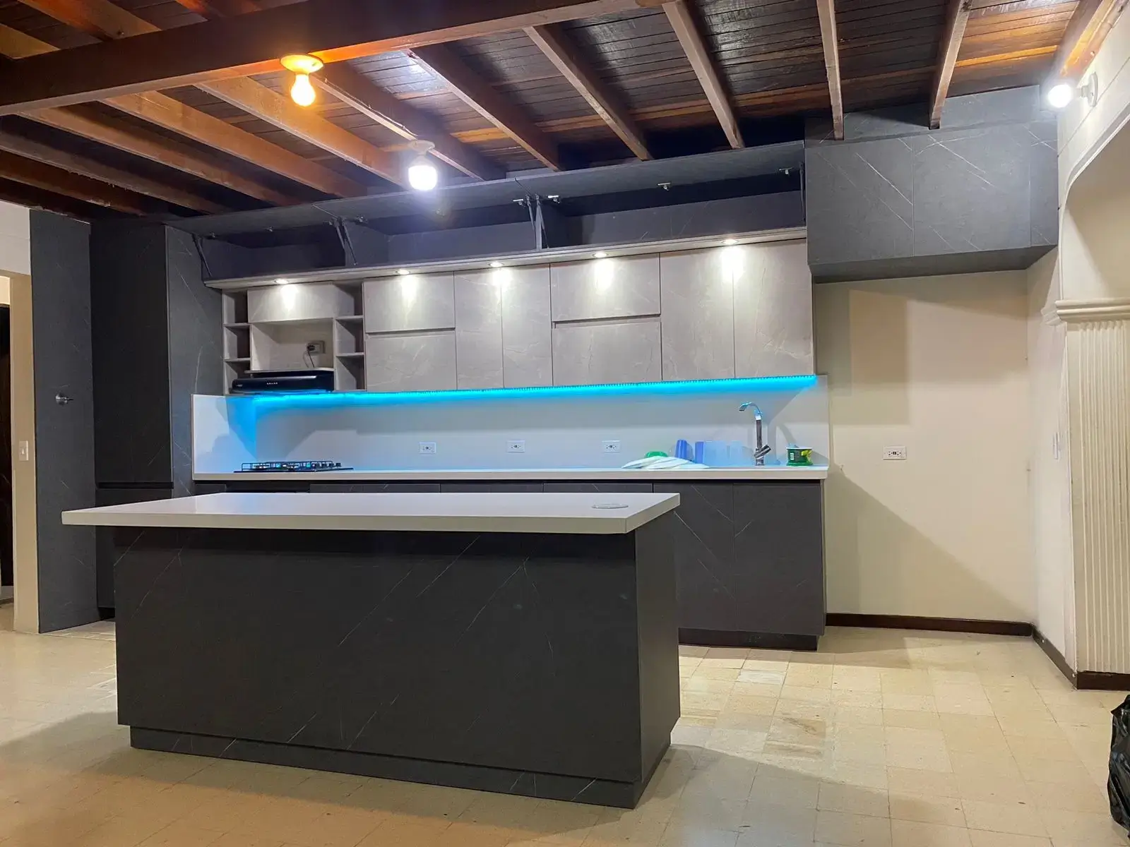 Cocina con isla central 3 - Comfort Design Medellín