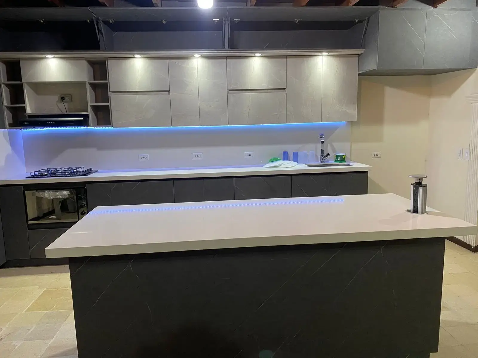 Cocina con isla central 2 - Comfort Design Medellín