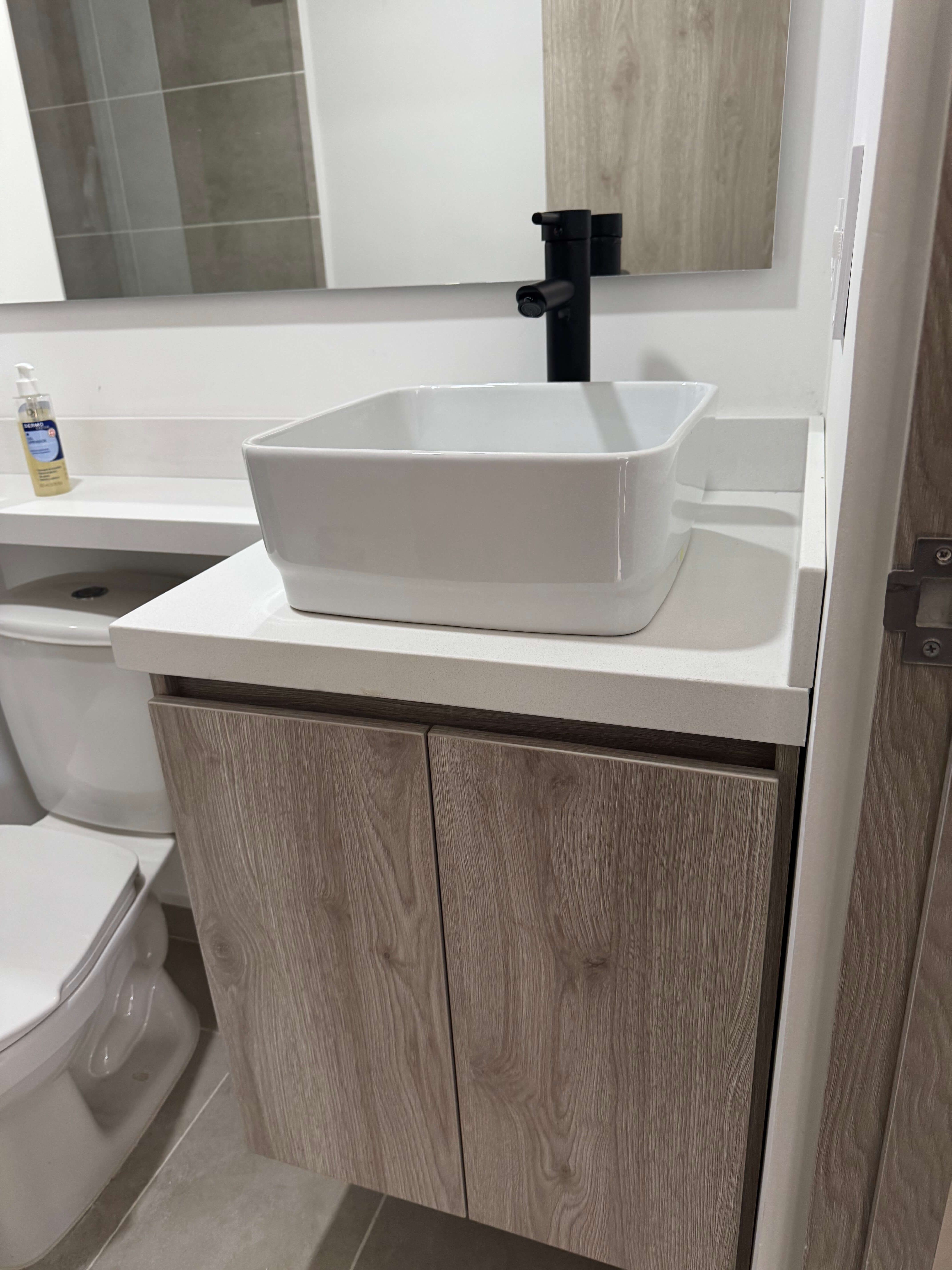 Diseño y Montaje del Centro de TV 7 - Comfort Design Medellín