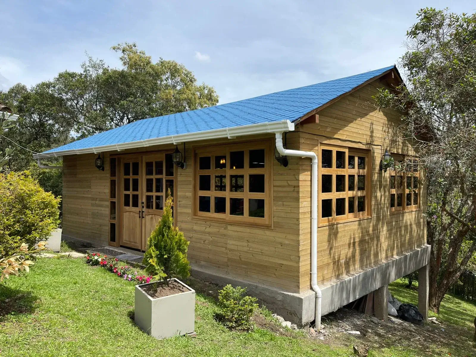 Cabaña en Madera a Medida en Guarne con Jacuzzi en Teka 4 - Comfort Design Medellín