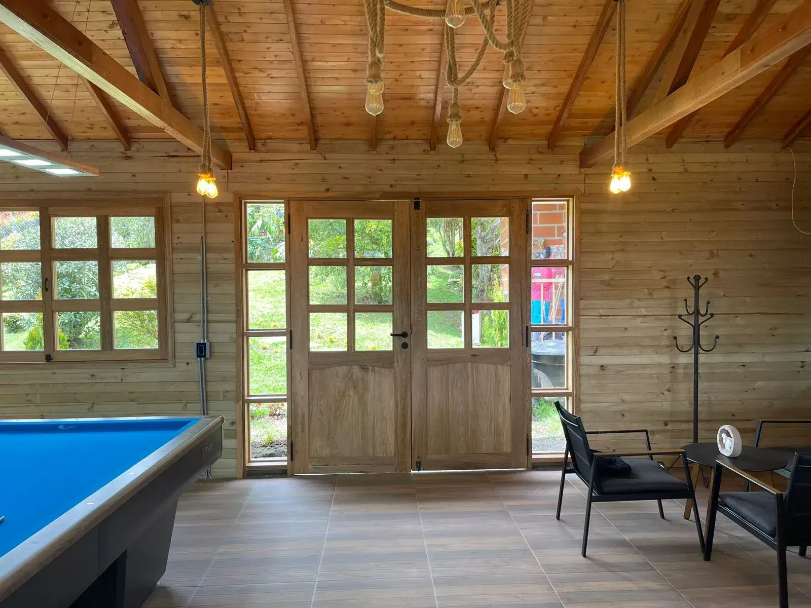 Cabaña en Madera a Medida en Guarne con Jacuzzi en Teka 6 - Comfort Design Medellín