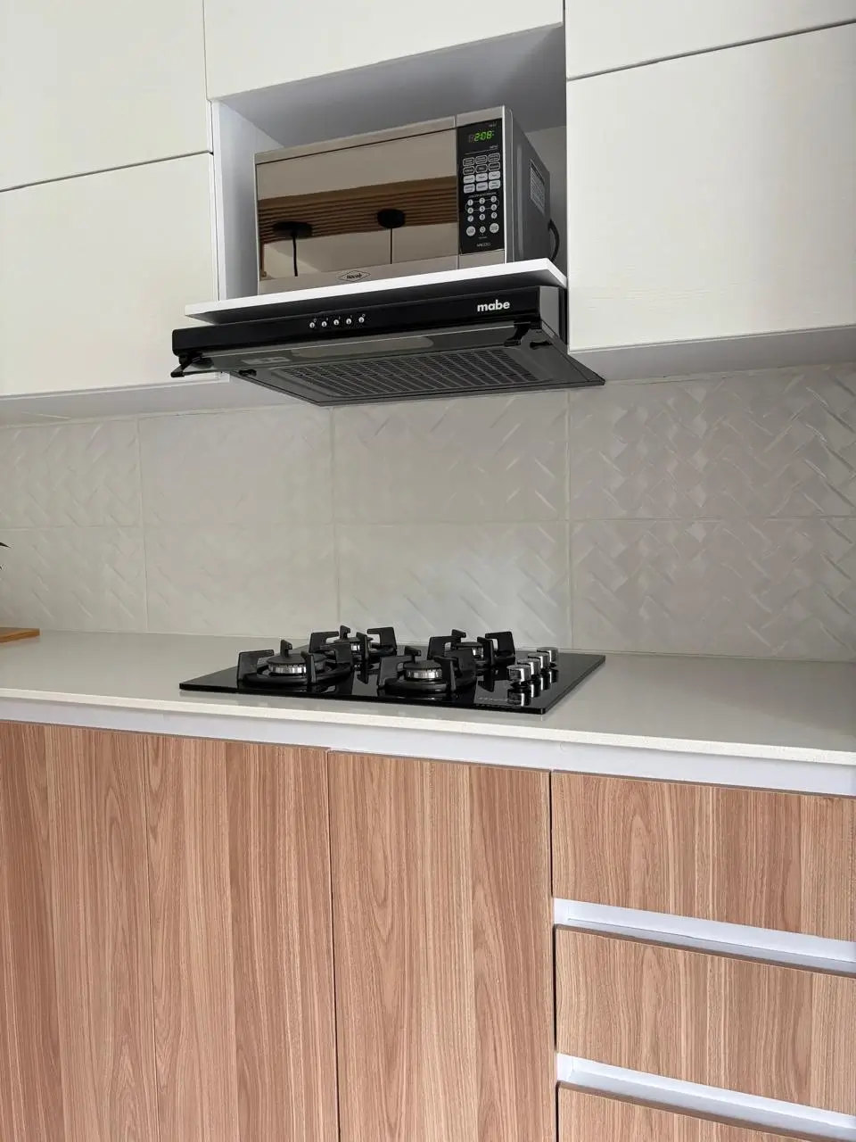 Diseño de cocina moderna en Riviera RH y blanco 2 - Comfort Design Medellín