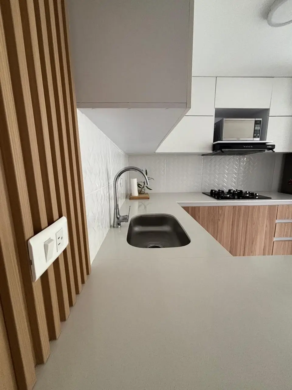 Diseño de cocina moderna en Riviera RH y blanco 6 - Comfort Design Medellín