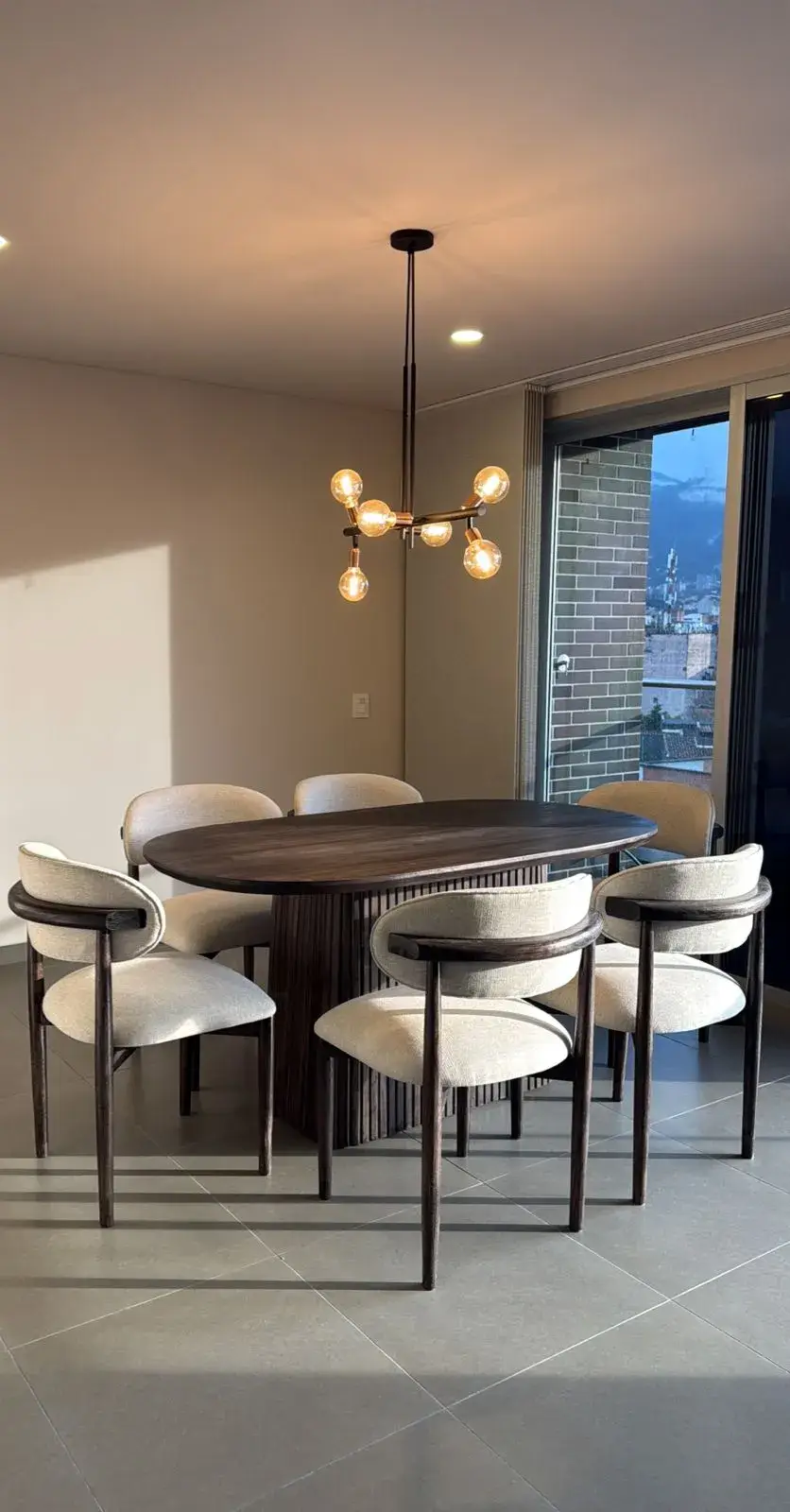 Remodelación de Apartamento en Envigado — Comedor, Habitación y Carpintería a Medida - Imagen principal