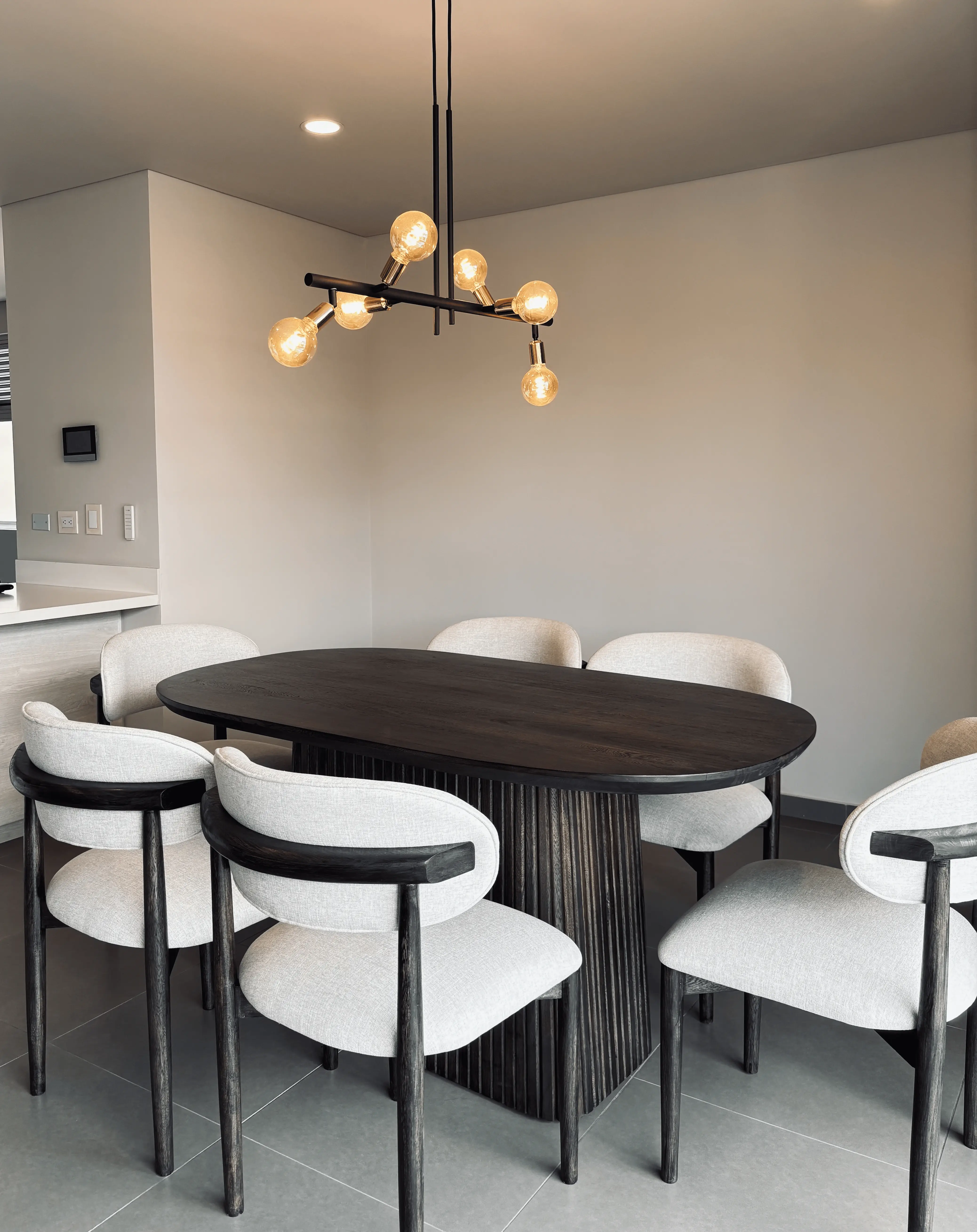 Remodelación de Apartamento en Envigado — Comedor, Habitación y Carpintería a Medida - Imagen 3