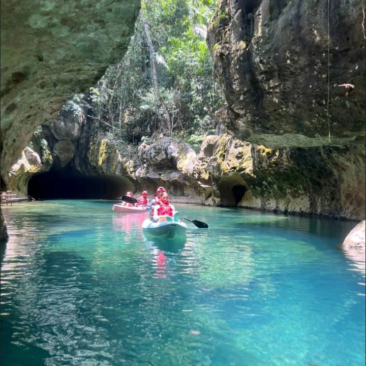 Cave Kayaking in Jaguar Paw