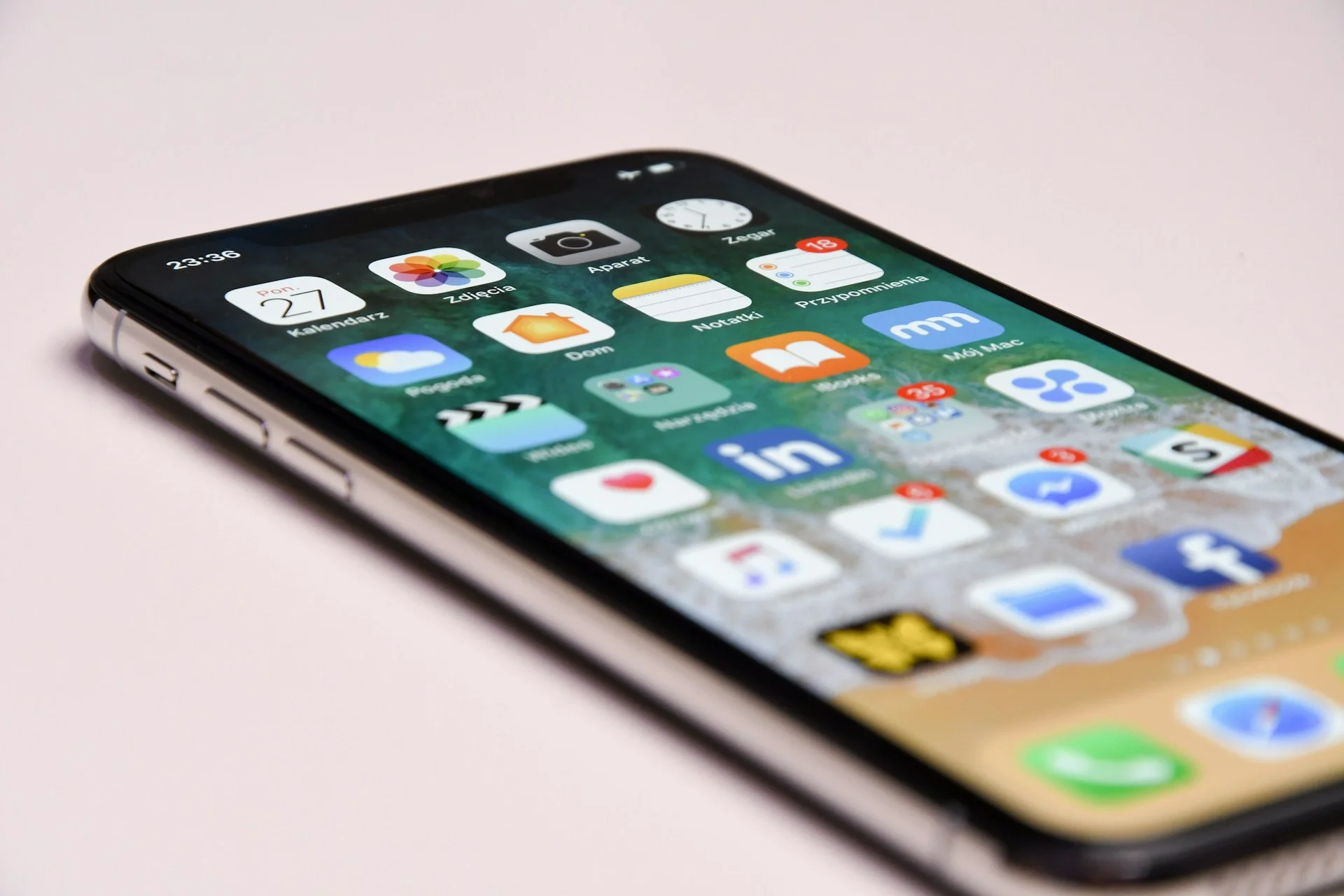 Turbinando Seu Smartphone: Dicas e Truques Essenciais para Melhorar o Desempenho e a Bateria do Seu Android e iPhone
