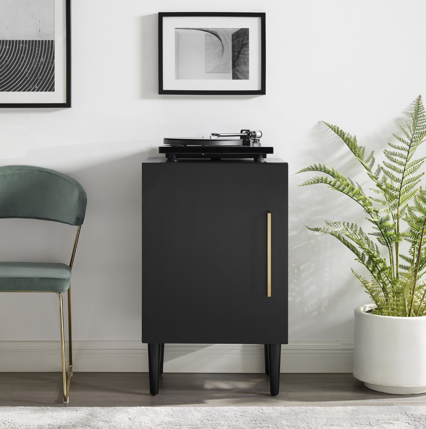 Everett 20" Media Stand