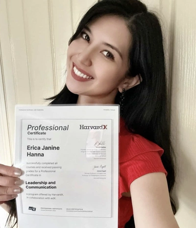 Learner holding certificate