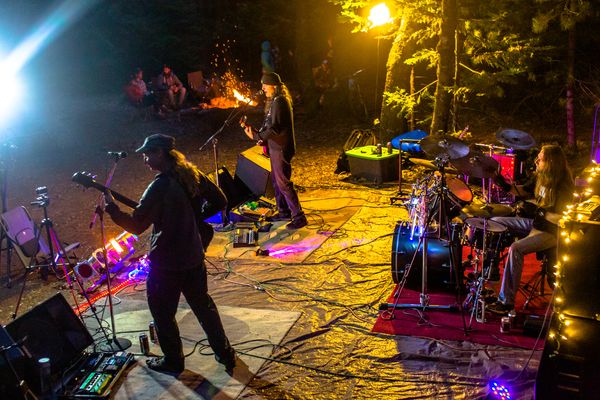Green Stone Trio Playing The Night Before Race Day