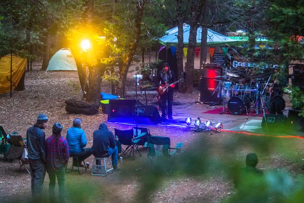 Green Stone Trio Playing The Night Before Race Day