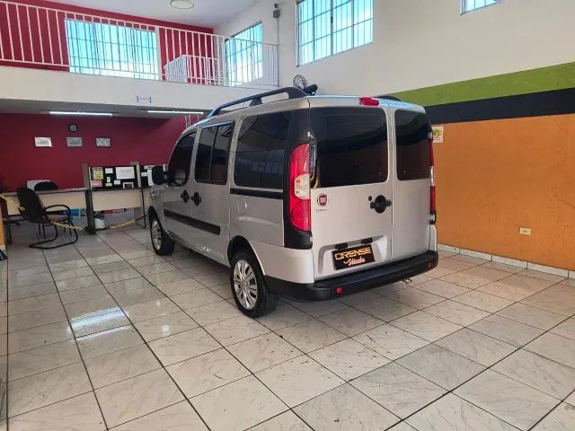 Fiat Doblo Essence 1.8 Flex 16V 5P (7 lugares) - Foto 4