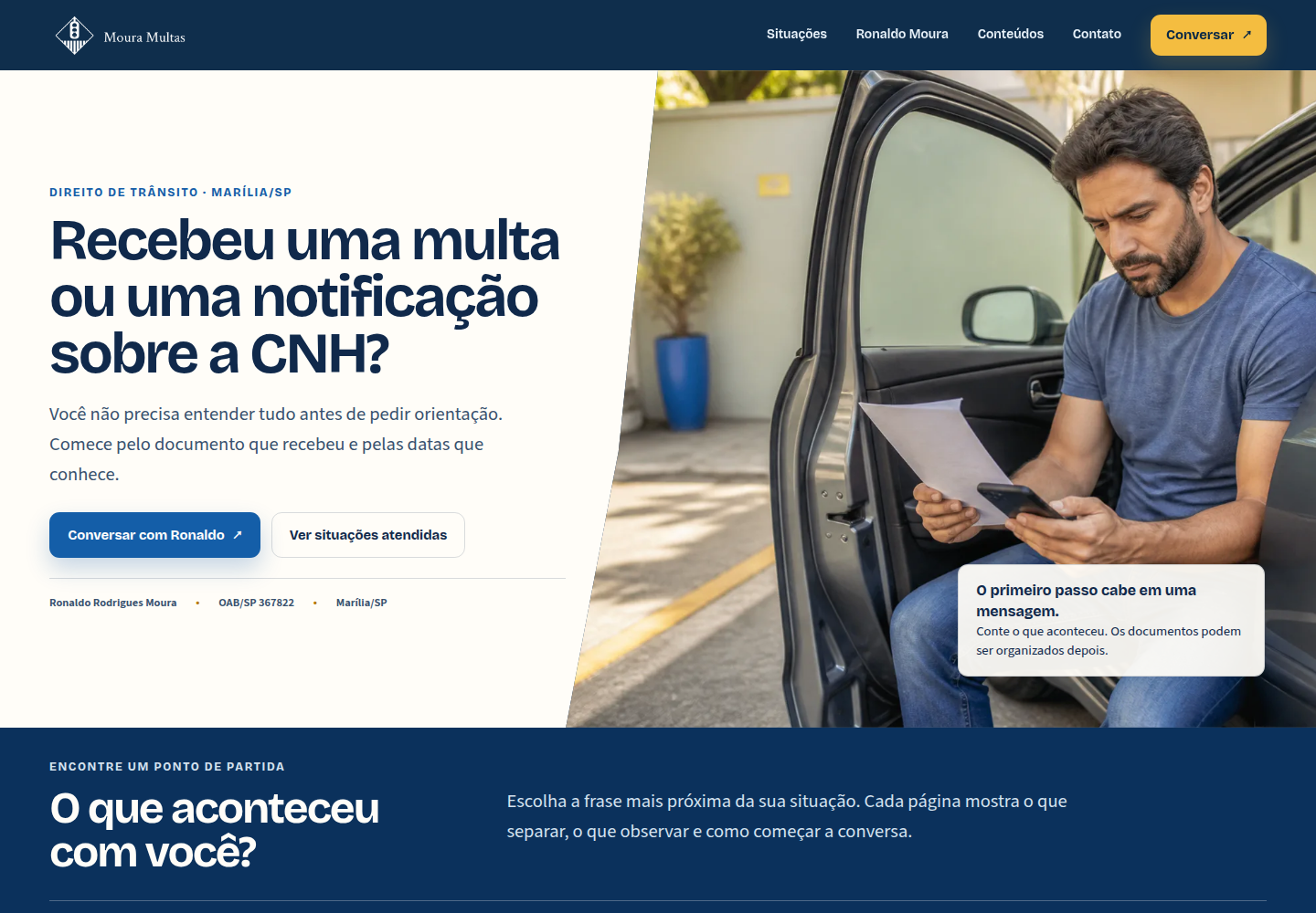 Captura da nova versão do site Moura Multas, com texto à esquerda, imagem de um homem junto a um carro à direita e botões para conversar ou consultar situações atendidas.
